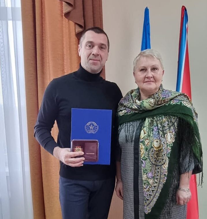 Заслуженный артист РФ Сергей Куприк и заместитель Руководителя Администрации Главы ЛНР Наталья Шкода