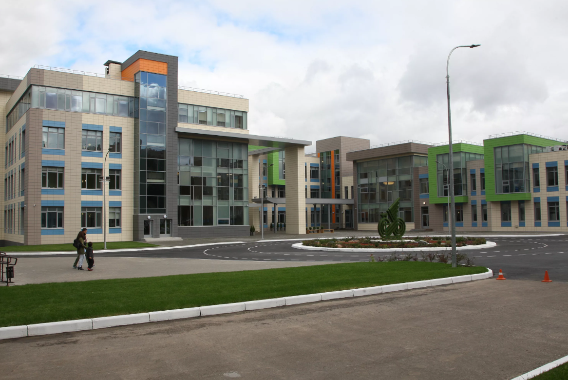 Красивые и современные школы в России строить точно умеют