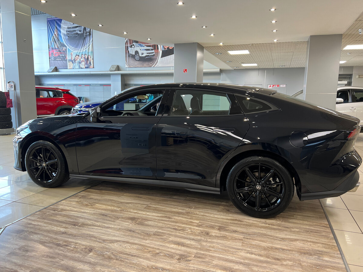 Плавные линии кузова и спортивный силуэт не затеряются в трафике 