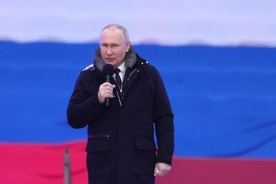    Президент РФ Владимир Путин выступает на митинге-концерте "Слава защитникам Отечества! ©Александр Вильф РИА Новости