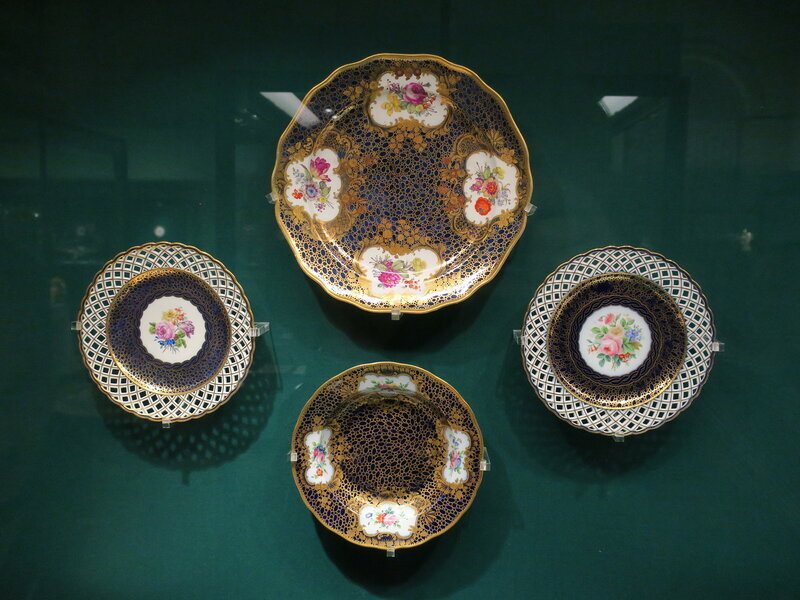 Фото экспонатов выставки «Из Сервизных кладовых. Убранство русского императорского стола XVIII - начала XX века» из цикла «Поднесение к Рождеству». Государственный Эрмитаж, 7 декабря 2016 г. - 20 марта 2017 г. Фото взято из свободного доступа в интернете. Листайте галерею вправо. 