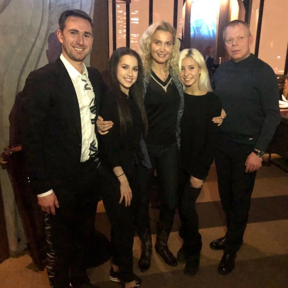 Даниил Глейхенгауз, Алина Загитова, Этери Тутберидзе, Диана Дэвис, Сергей Дудаков. Фото из открытых источников.