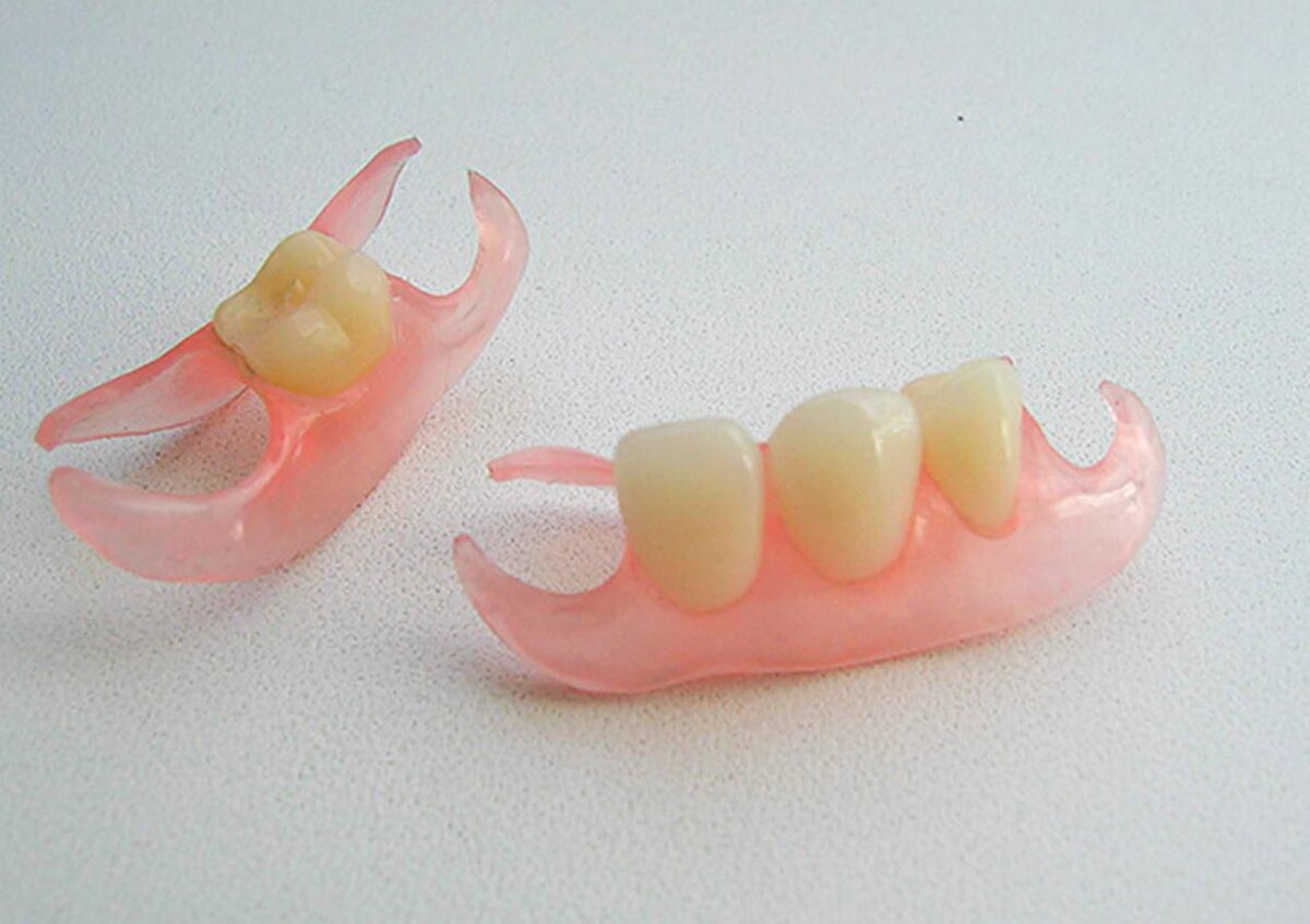 акриловый протез зубов фото