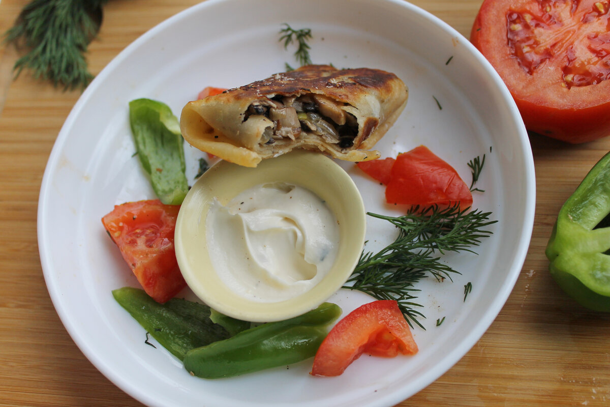 Примерно так у нас в семье готовили блинчики с начинкой, я и сейчас так готовлю.