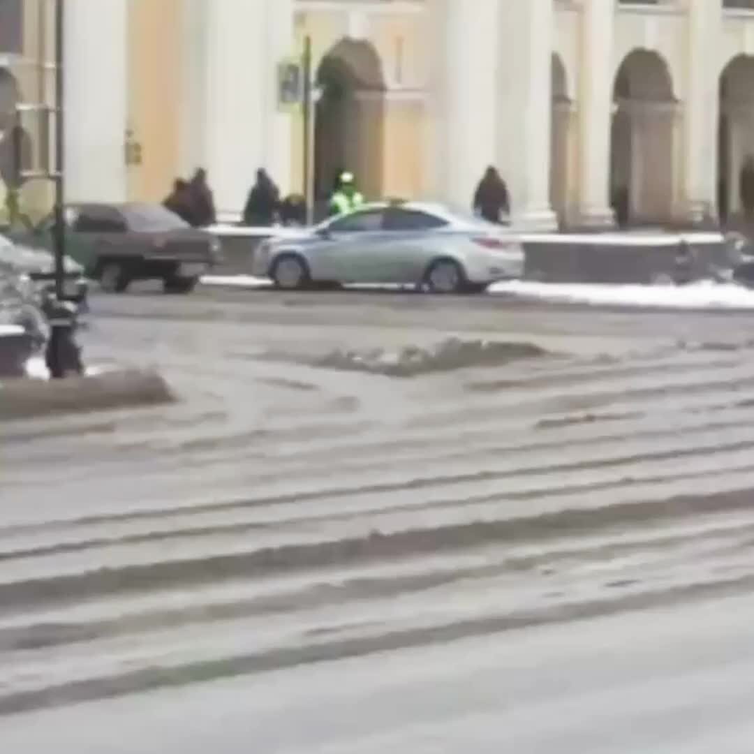    Момент нападения Видео: Mash на Мойке