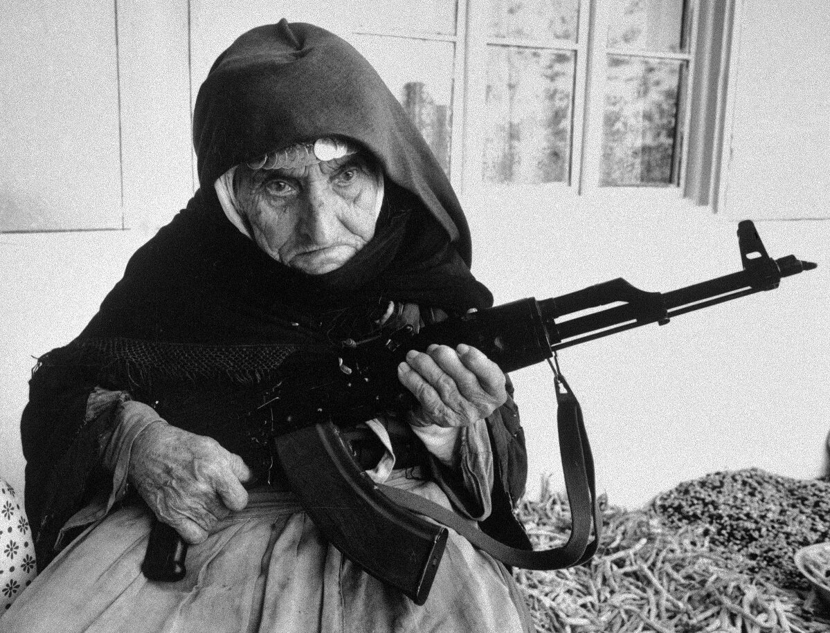 Бабушка с ружьем картинки