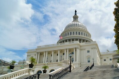    Здание Капитолия США в Вашингтоне ©Samuel Schroth Unsplash.com