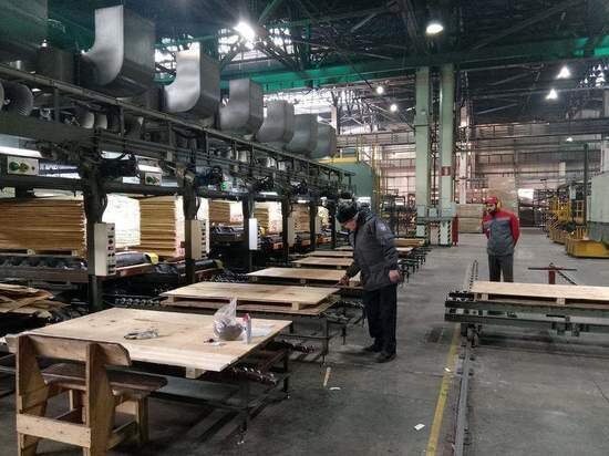     Пробная партия шпона отправлена из Хабаровского края в Индию ФОТО: управление Россельхознадзора по Хабаровскому краю, Еврейской автономной и Магаданской областям