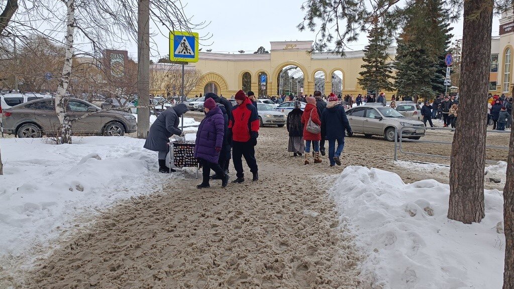 Грязь под ногами - примета приближающейся в Челябинске весны. Фото: группа "Изнанка Челябинска"/vk.com 