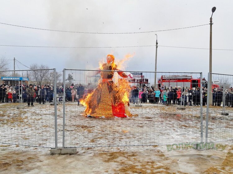 масленица волжский 2024. блины на масленицу фото.