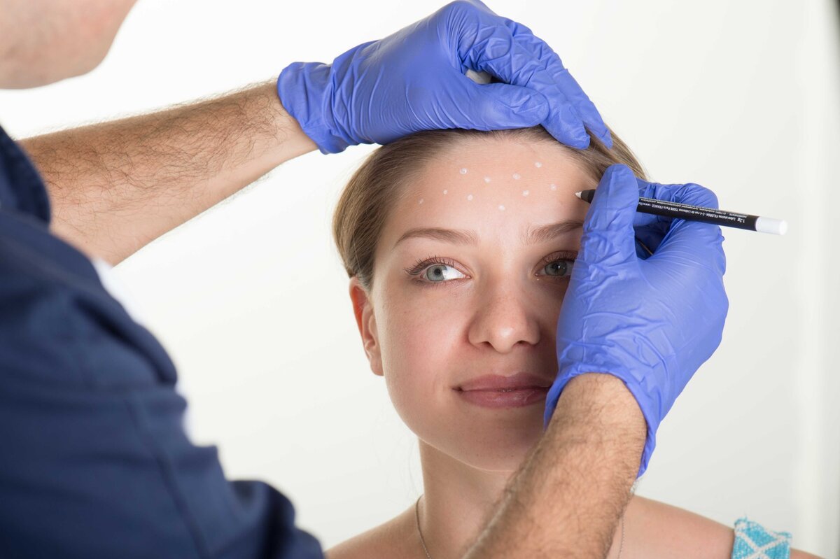 Ботулотоксин - самое популярное и просто решение для избавления от морщин на лбу