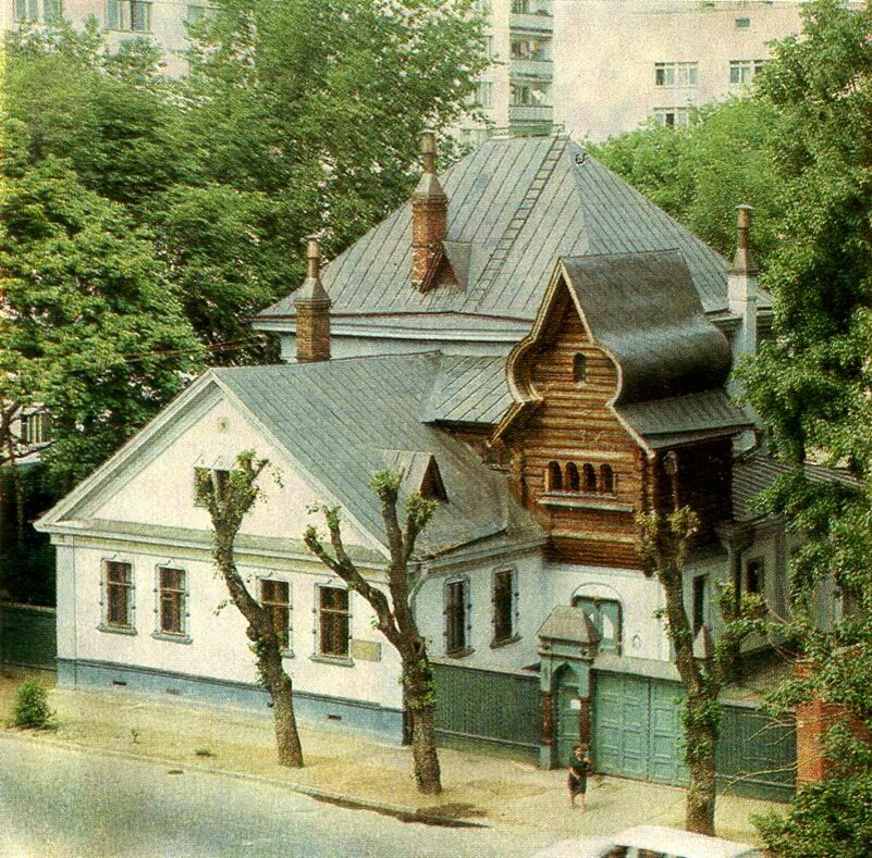   . . .  : http://www.vasnecov.ru/architecture/