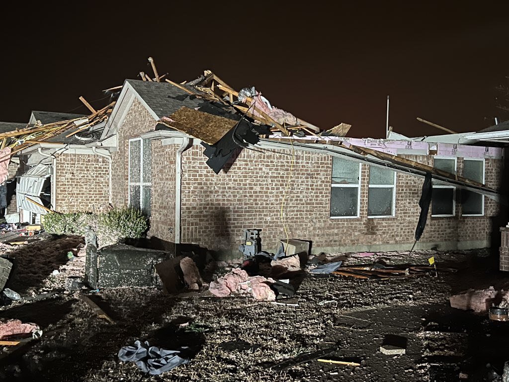 Очивидцы делятся кадрами последствий стихийного бедствия.