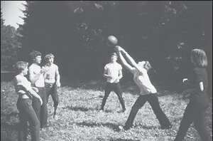 Н.Митрофанова, О. Тпругин, Н. Наумов, А.Комаров и Р. Захарова в лесу, г. Загорск, 1977 г.