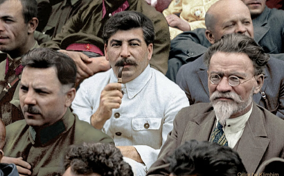 Сталин и товарищи по партии