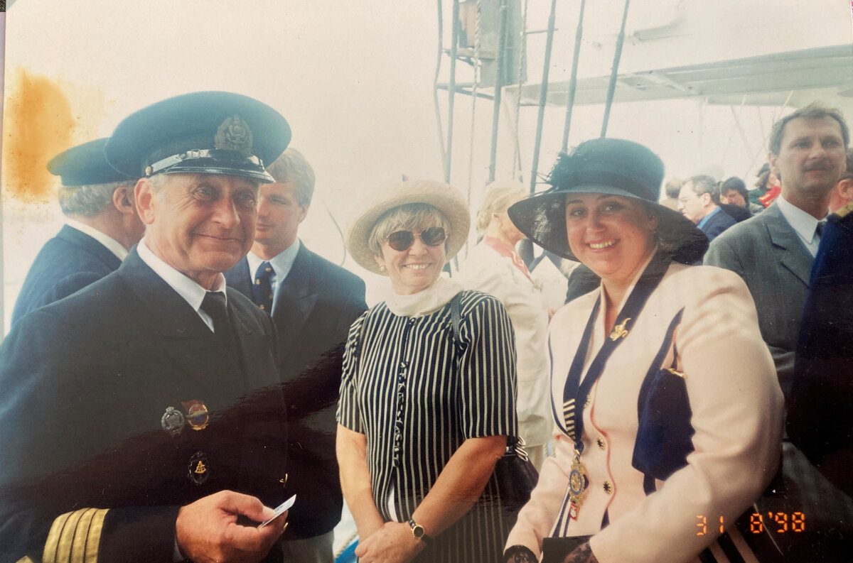 Справа в чёрной шляпке моя сестра, Наталья Шульга с принцем Майклом Кентским и его супругой