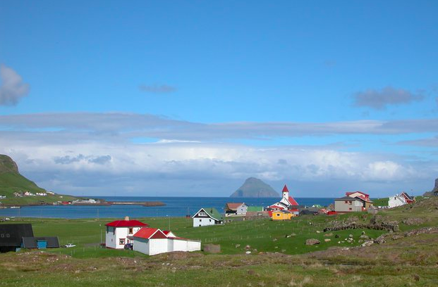 Вид на Луйтла-Дуймун из деревни Hvalba Фото: Erik Christensen/Wikipedia