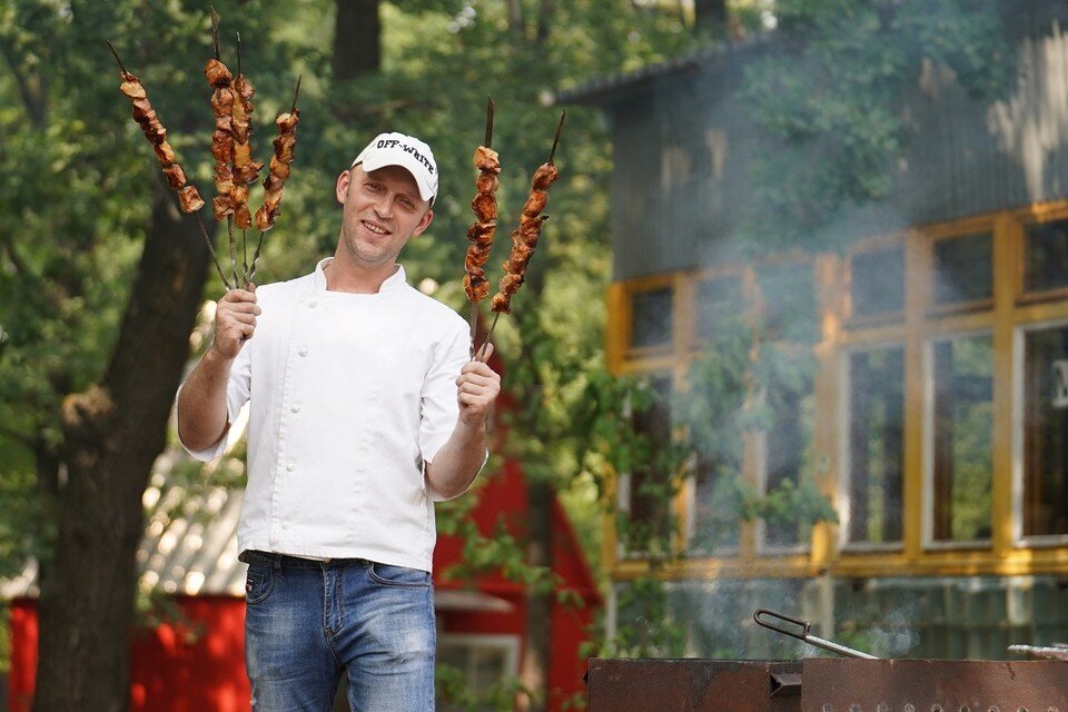     В праздничные дни, выпадающие на особый противопожарный режим, мясо жарить не запрещают. Светлана МАКОВЕЕВА