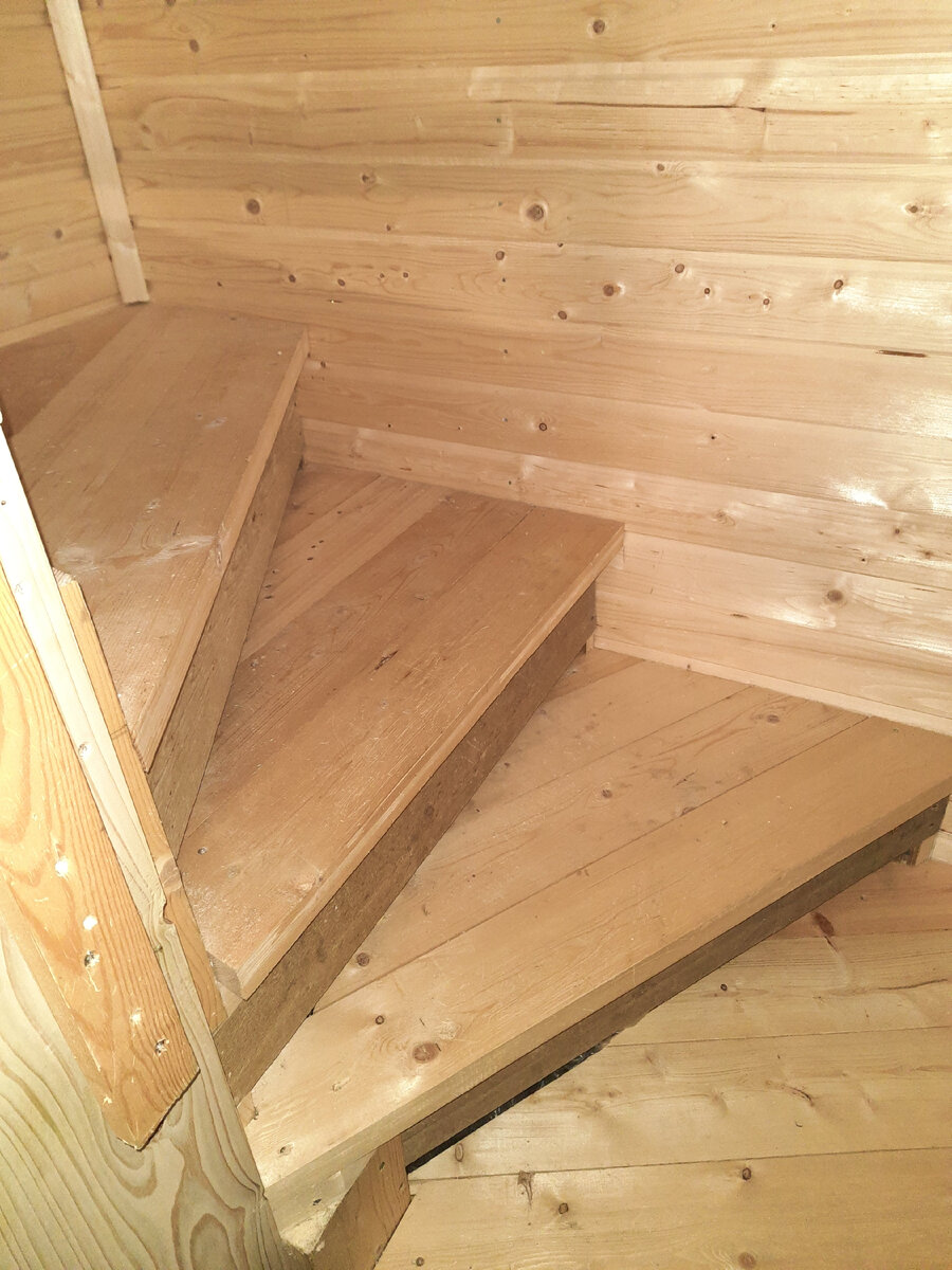 Винтовые ступени вместо площадки. 