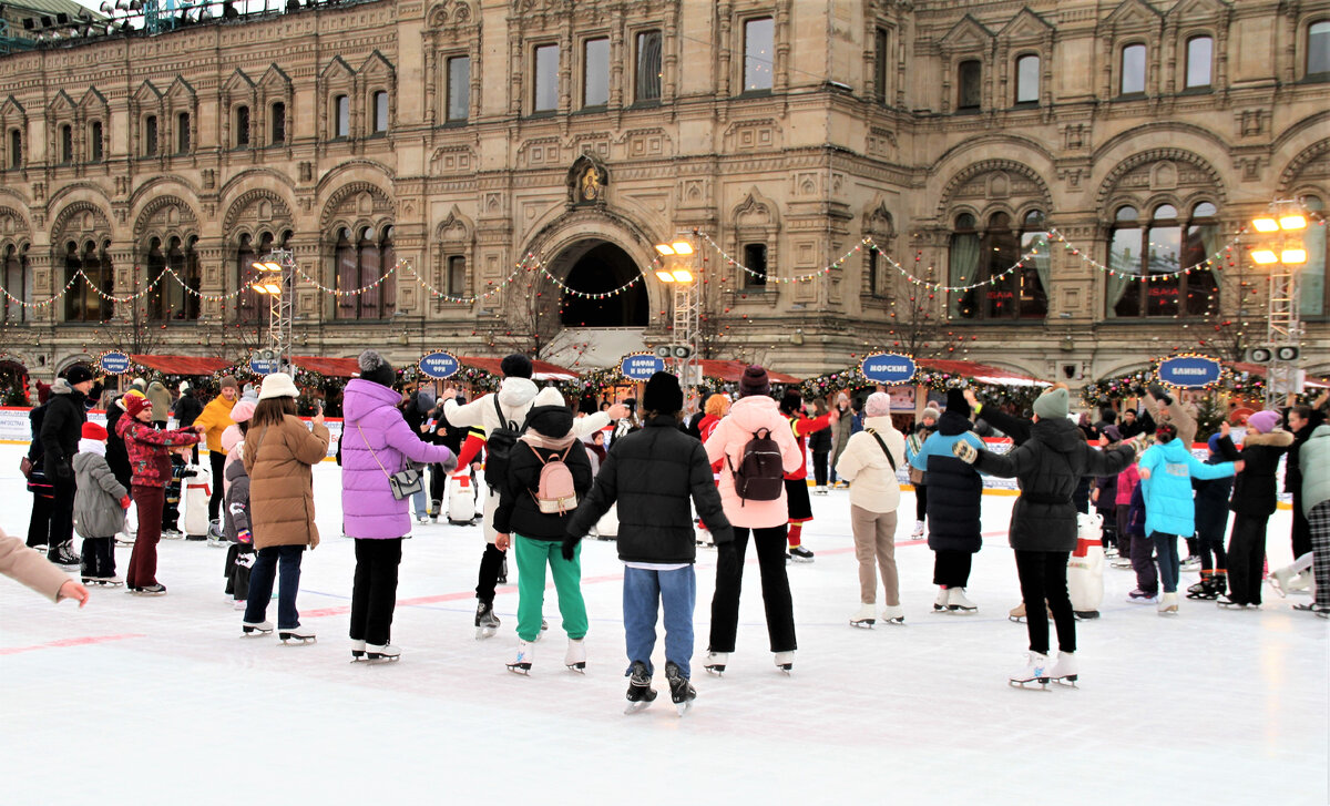 Каток возле дворец спорта минск. Каток вена петрозаводск. Минск каток дворец спорта. Минск крытый каток. Сеанс катания.