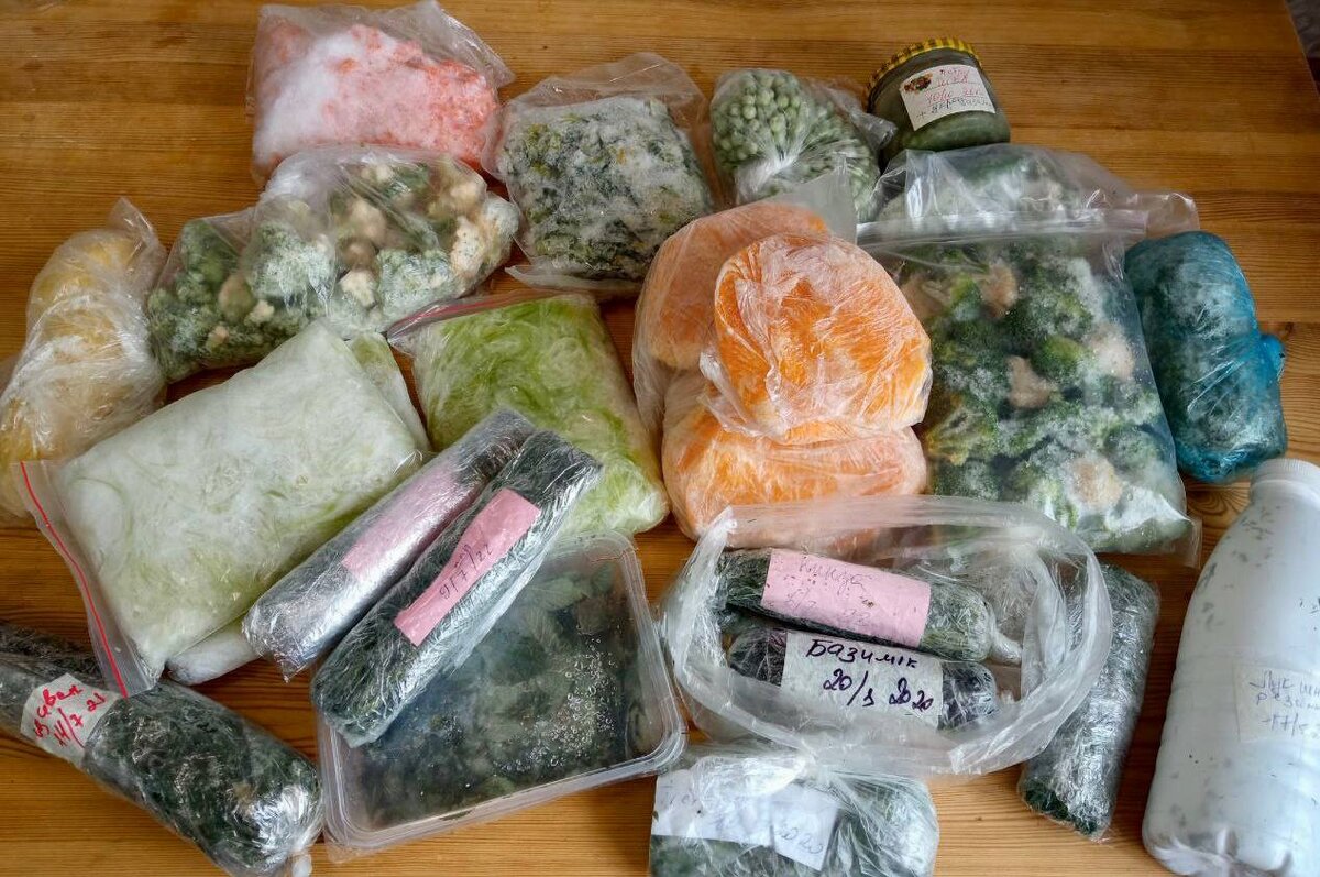 Овощи: тыква, кабачки, капуста, горошек, лук парей, мята, разная зелень...