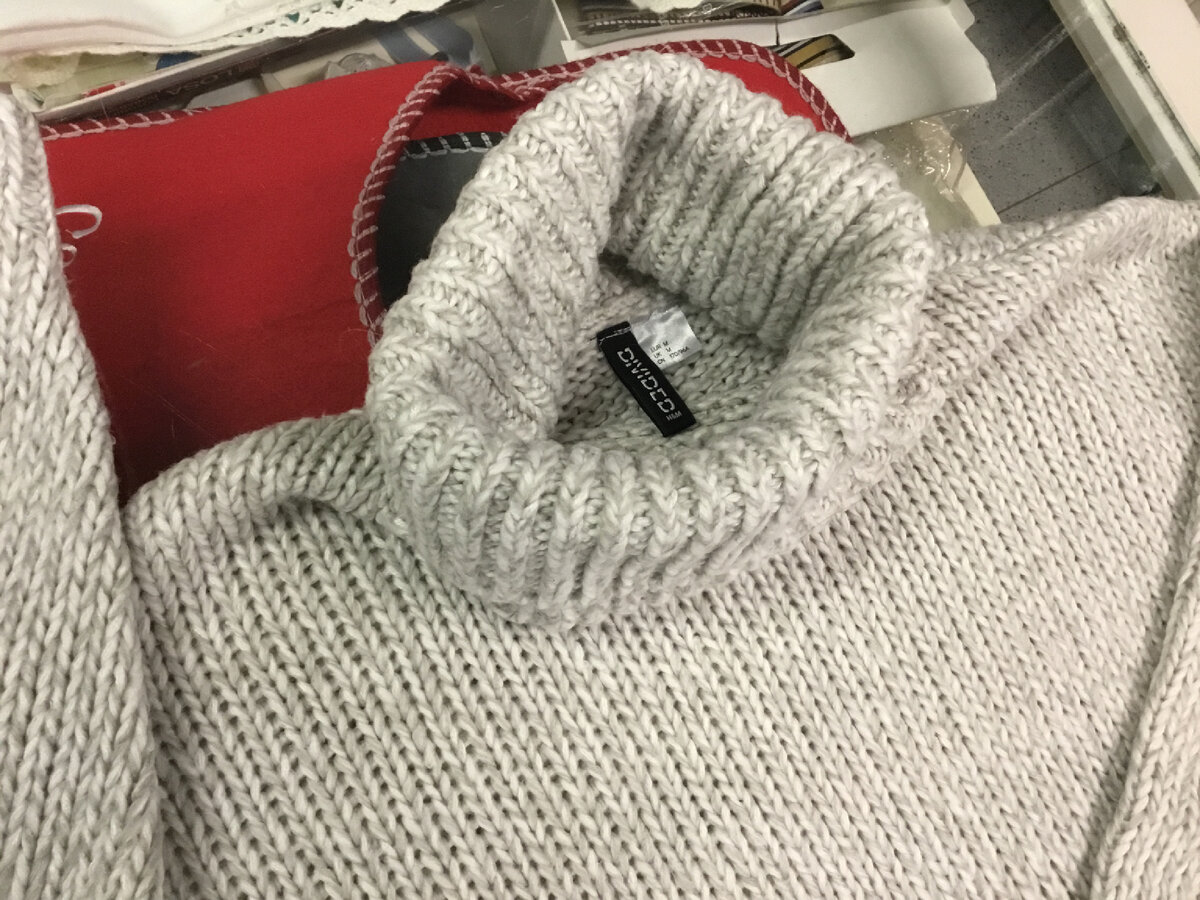 И воротник в хорошем состоянии. 