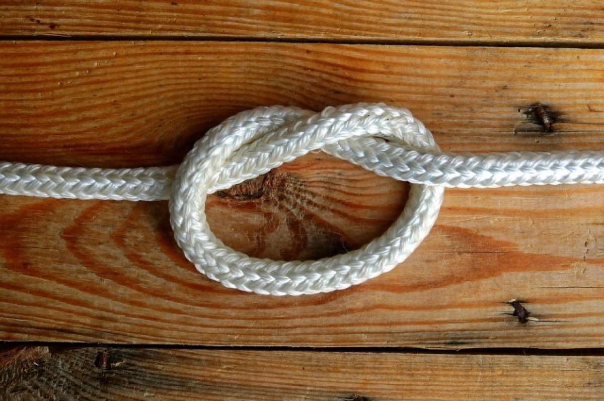    В Петербурге мужчина связал девушку с передозировкой и оставил на улице