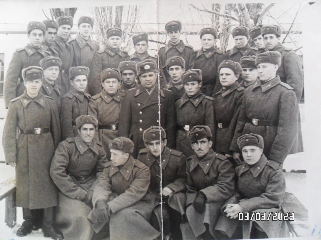 Фото сделано  в день принятия присяги 17.12.1967 года. На по 19 лет. Большинство ребят из  нашей Курганской области.