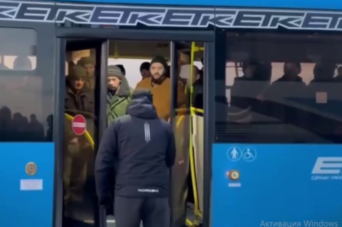    Девять донецких военнослужащих и священник вернулись после плена в ДНР