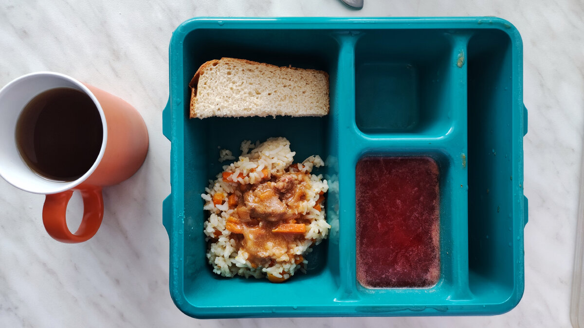 Обычный обед в роддоме по ОМС