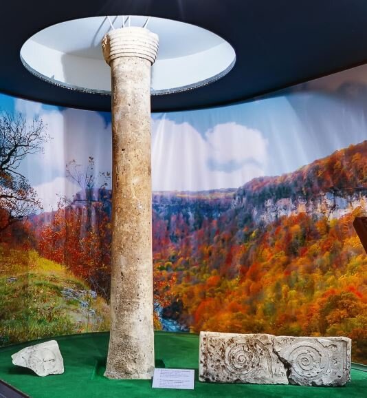 Вот как оправдывают лесорубы хаотичную прокладку ими глубоких, до глины, трелёвочных дорог через леса, поверх старых аккуратных грунтовок, ещё и разрушая при этом древние поселения и могильники разных-12