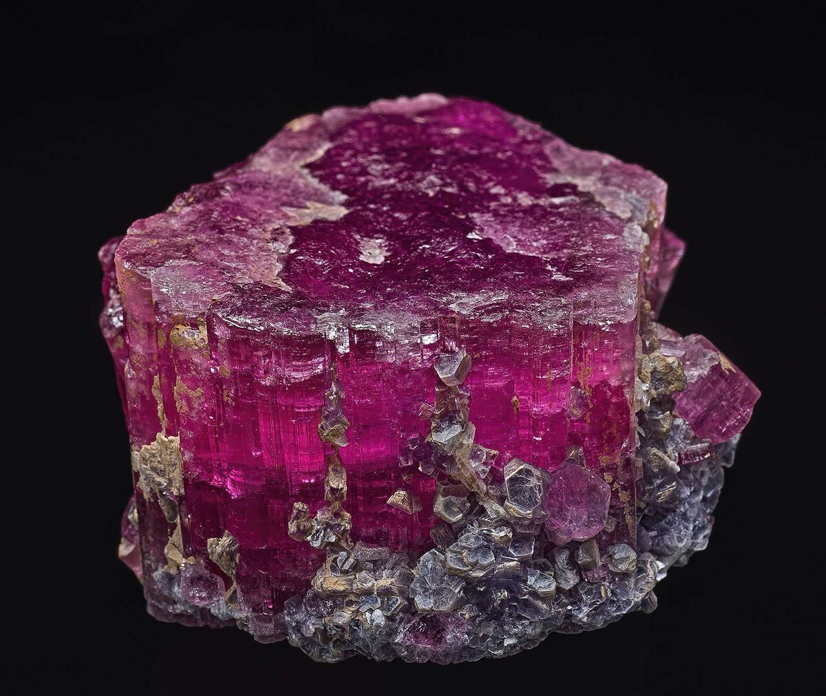 Рубеллит. Фото из свободного доступа 