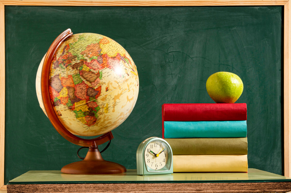 Изображение от <a href="https://ru.freepik.com/free-photo/back-to-school-concept-with-various-supplies_29803213.htm#query=%D1%88%D0%BA%D0%BE%D0%BB%D0%B0%20%D1%81%D1%81%D1%81%D1%80&position=0&from_view=search&track=popular">Freepik</a>