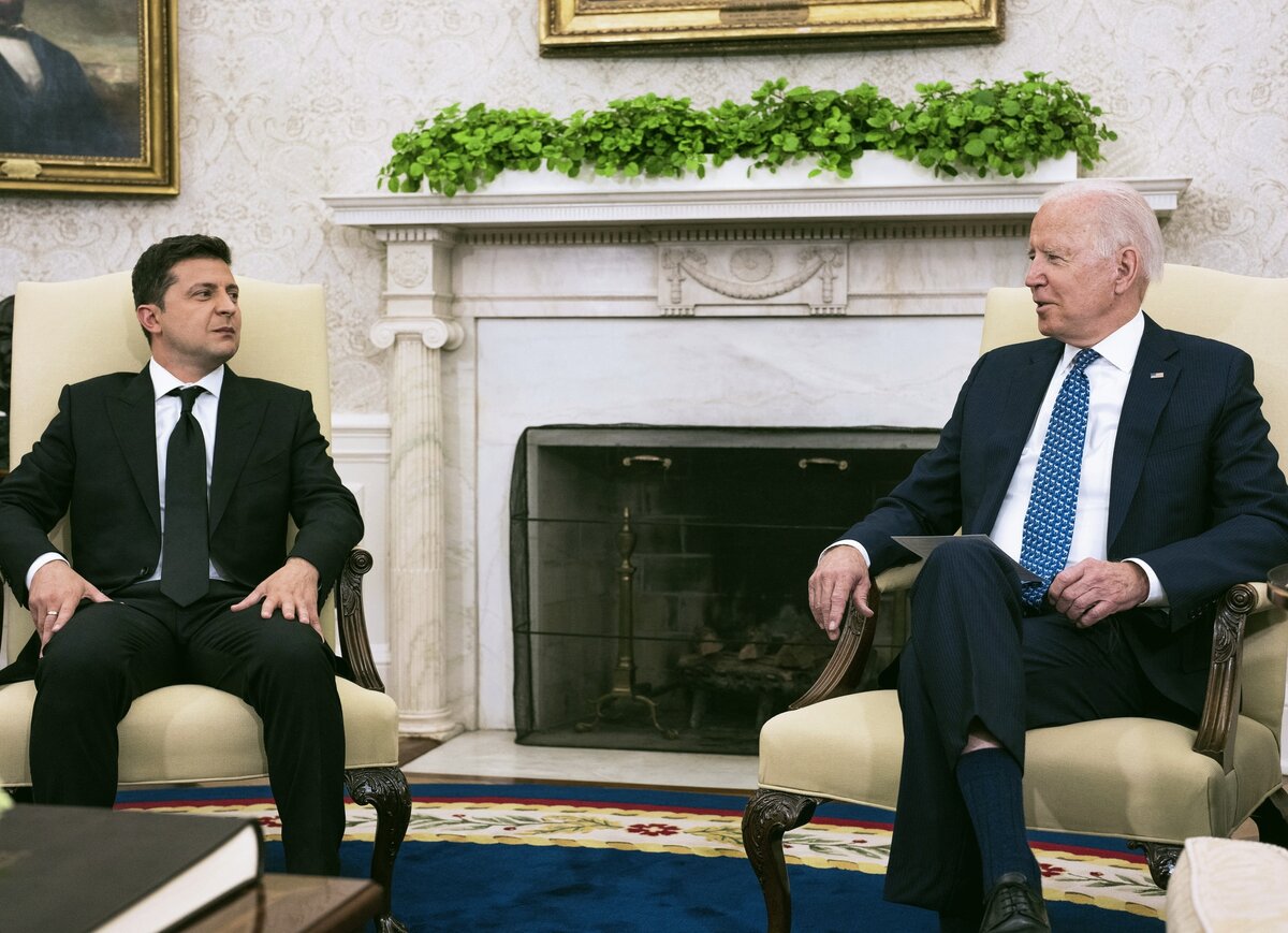Из открытых источников в интернете. Президент Украины В.Зеленский и президент США Джо Байден.
