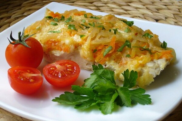 #Рыба – очень полезный продукт, богатый фосфором, магнием и насыщенными аминокислотами. Ее используют для приготовления самых разных кушаний, но чаще всего она появляется на наших столах в виде горячих вторых блюд. 