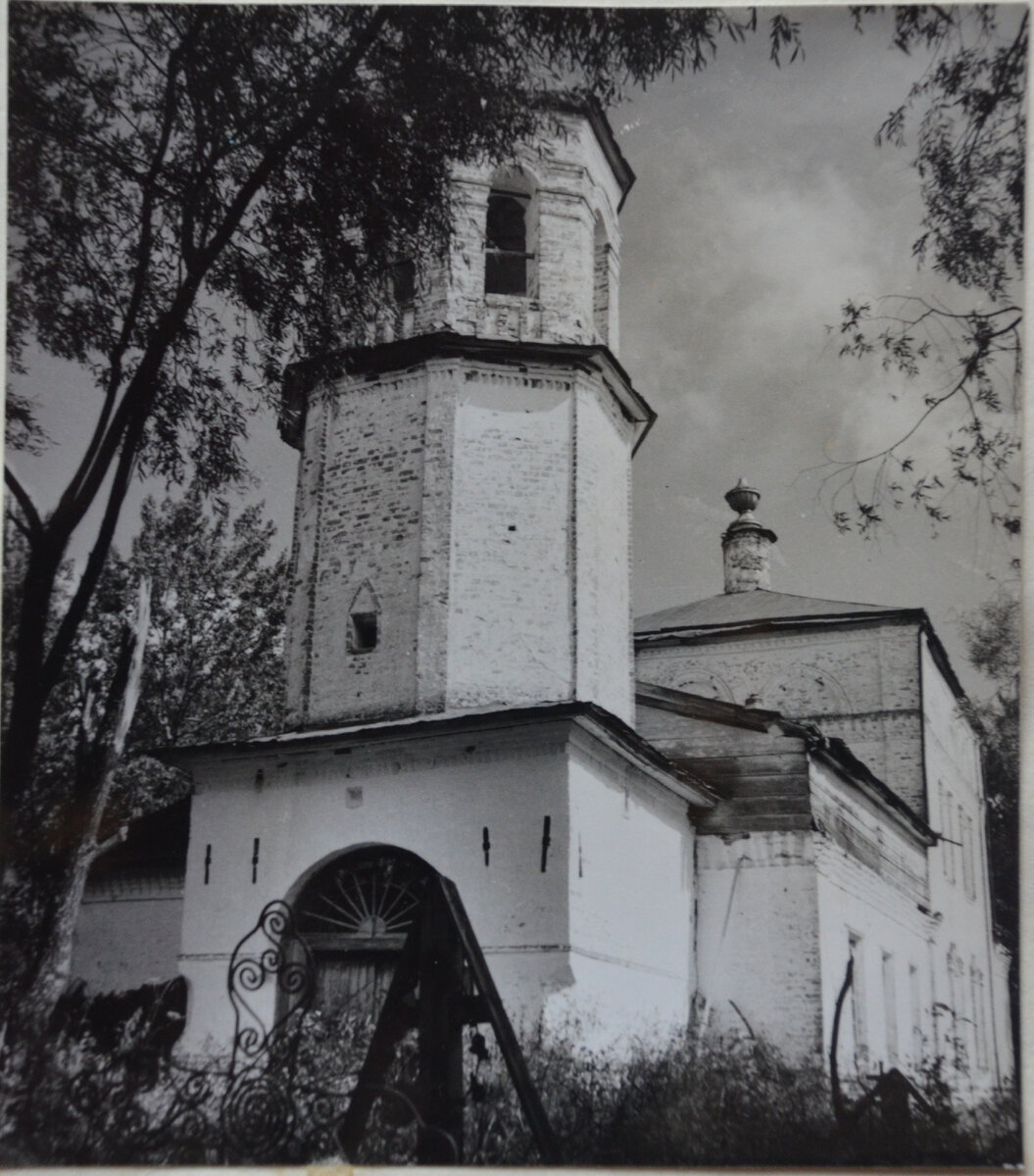 Успенский собор Добрынской пустыни. Предположительно выстроен по плану Никольского собора XVII в. в Николо-Теребенском монастыре. Фото 1968 г.