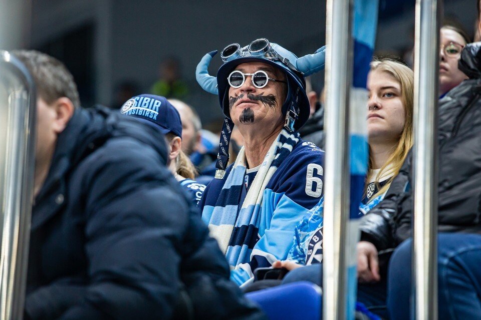     Болельщики возмущались запретом любимой кричалки. Фото: vk.com/hcsibir1962