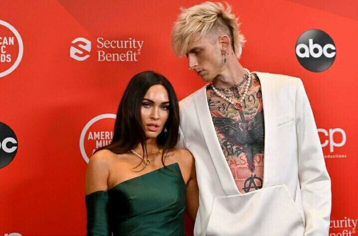            Меган Фокс и Machine Gun Kelly