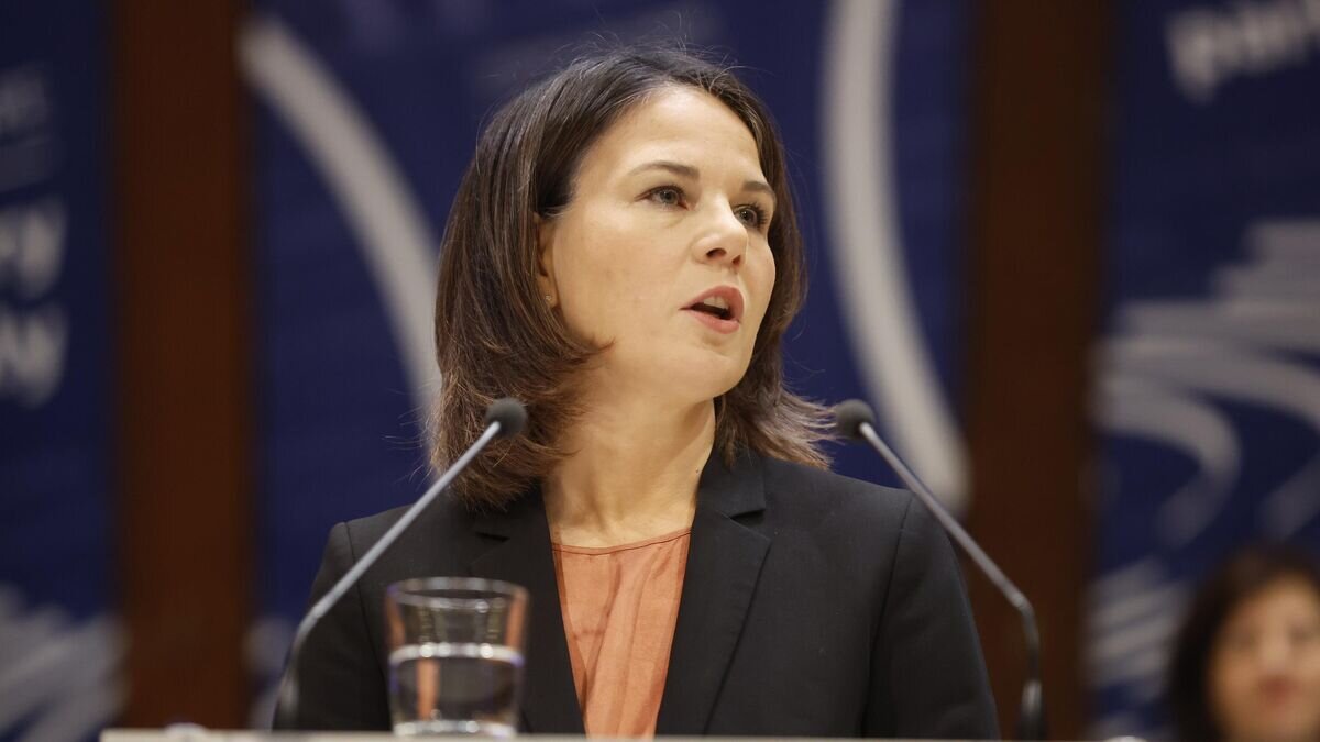    Министр иностранных дел Германии Анналена Бербок во время выступления перед парламентским собранием Совета Европы© AP Photo / Jean-Francois Badias