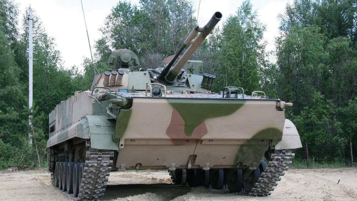    Боевая бронированная гусеничная машина - БМП-3© Фото : госкорпорация "Ростех"