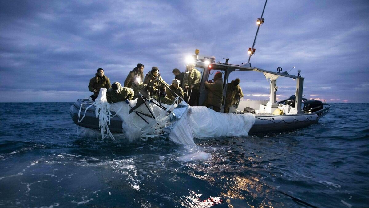    Обломки сбитого над США китайского аэростата© Фото с официальной страницы ВМС США в Twitter