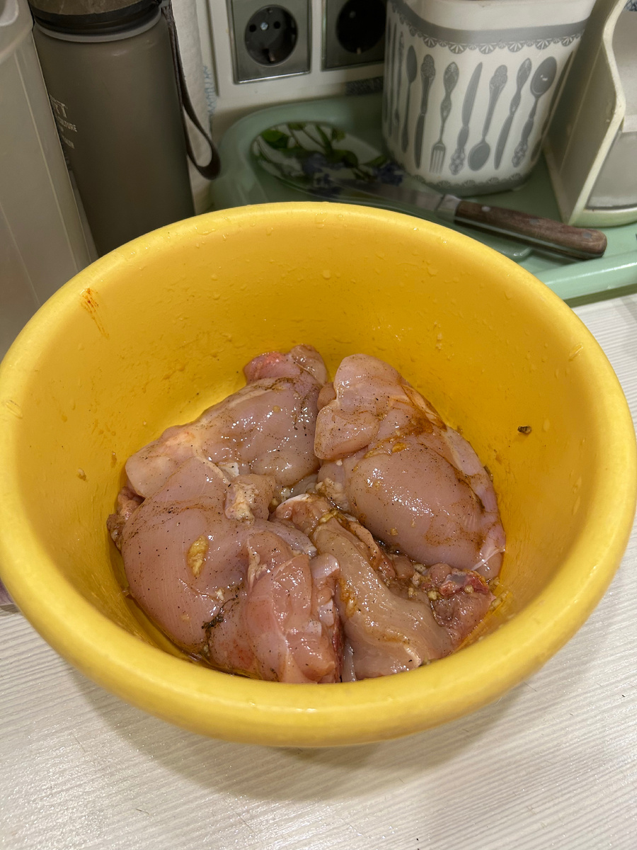 Куриные бедра в маринаде.