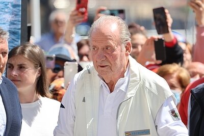 Может, Альберт Сола все это и выдумал, но ведь и правда сходство есть.