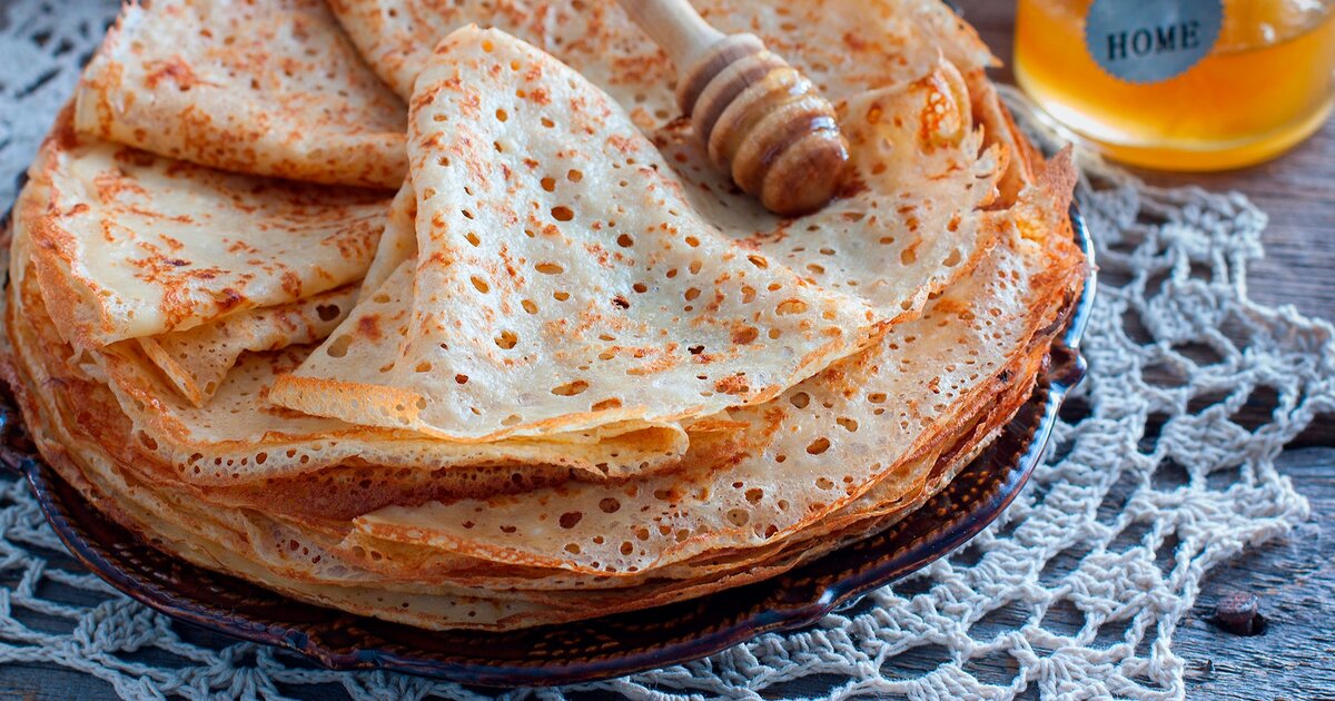 Фото с сайта: https://honey-way.ru/miscellaneous/zavarnye-blinciki-na-moloke-posagovyj-recept.html