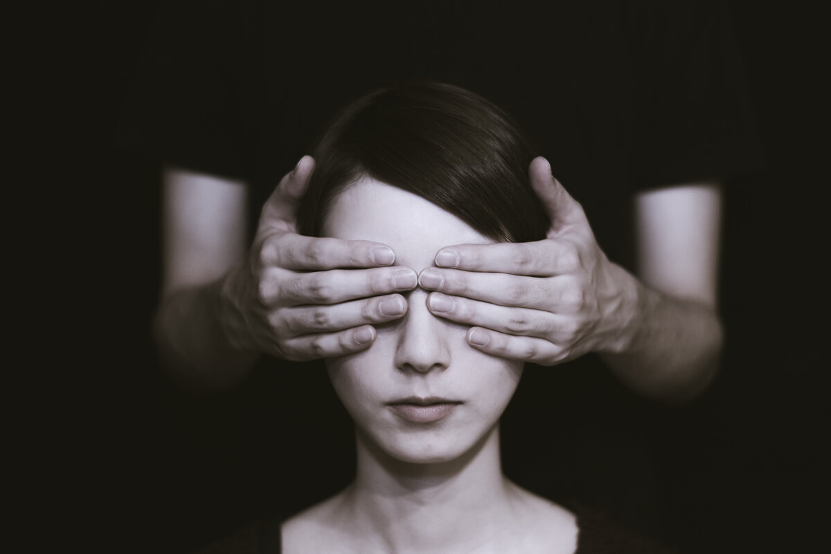 "Ищу хорошую ведьму", Екатерина Широкова. Фото Ryoji Iwata Unsplash