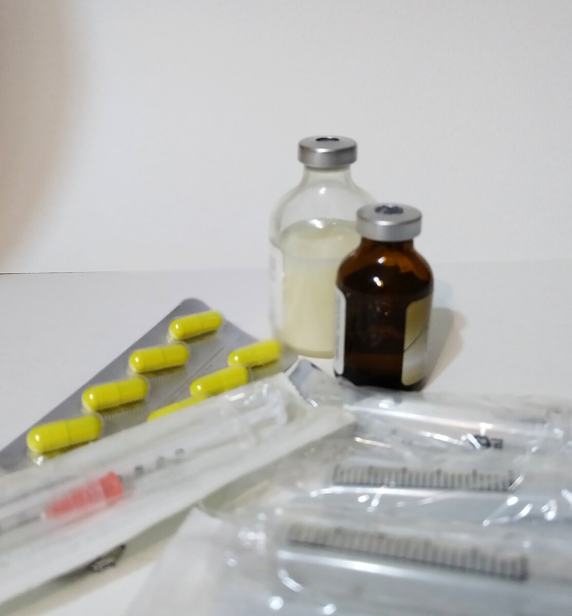 У меня все по-взрослому. Я бывший медик и умею делать - всё. Ну или практически всё.