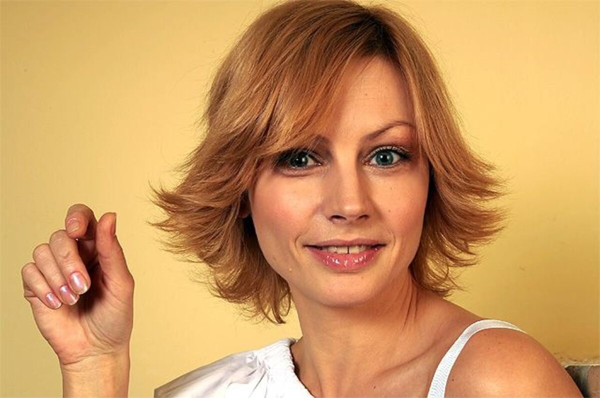  Алена Бабенко - российская актриса театра, кино и телевидения, кинопродюсер, заслуженная артистка Российской Федерации