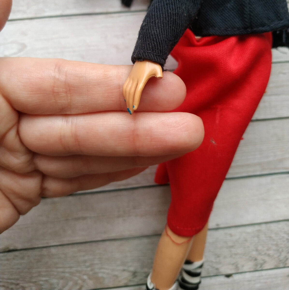 Мари Generation Girl осталась без пальца. 