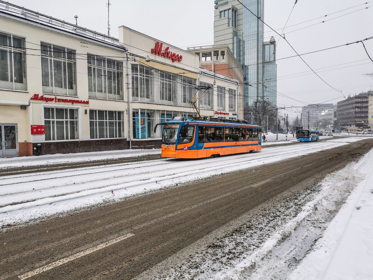 Трамвай 2623 71-623 на маршруте № 32 на улице Измайловский Вал, недалеко от метро "Семёновская". 