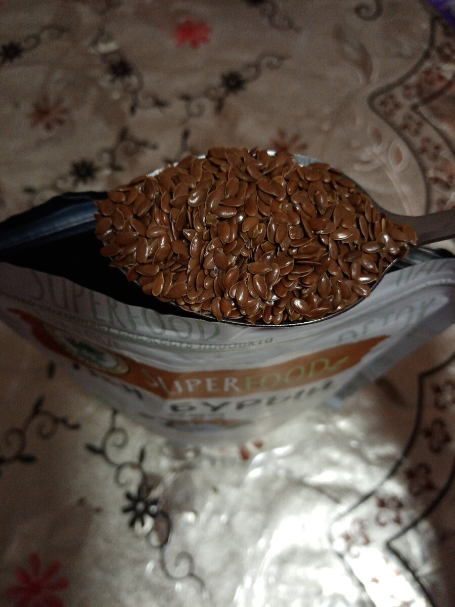 Семена льна в столовой ложке